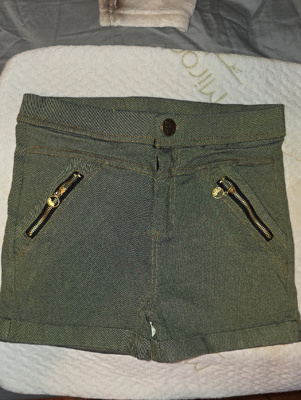 Women’s Olive Green Zip-Pocket Stretch Shorts